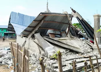 Indonesia quake kills 51, forces thousands to evacuate