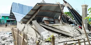 Indonesia quake kills 51, forces thousands to evacuate