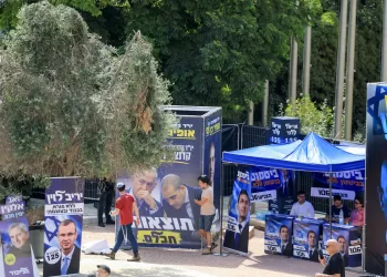Netanyahu’s re-election hopes ride on divided party’s primaries