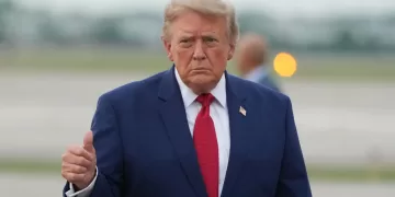 Trump threatens Oman over Iran deal