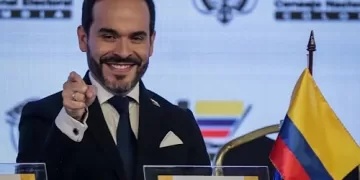 De la Espriella sworn in as Colombia’s new president
