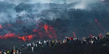 Tourists flock to erupting Mount Etna, raising safety concerns