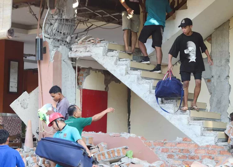 20 dead after Indonesia's magnitude-7.7 earthquake 11 - Egyptian Gazette