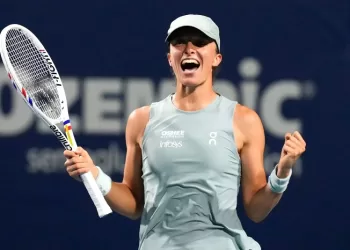 Swiatek reaches Toronto final