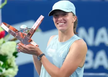 Swiatek claims WTA Toronto title