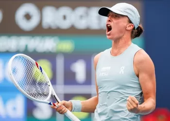 Swiatek powers into Toronto semi-final