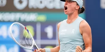 Swiatek powers into Toronto semi-final