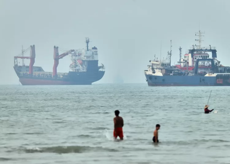 Iran, Oman work to reopen Strait of Hormuz 12 - Egyptian Gazette Iran-Oman