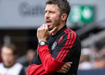 Carrick says Man Utd needs more signings
