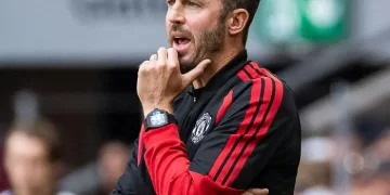 Carrick says Man Utd needs more signings