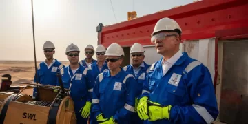 Oil Min. follows up resumption of drilling at Aswan’s Baraka field 