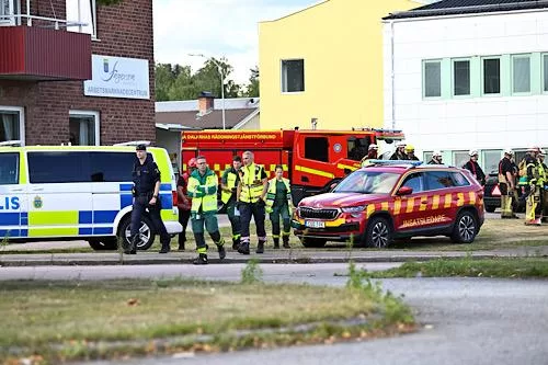 1 dead, 3 wounded in Swedish school sword attack 11 - Egyptian Gazette Police and emergency personnel work outside Brinellskolan during a major emergency response, after several people were injured at a Swedish high school by a person armed with a sword, according to the officials of the Fagersta municipality, at Brinell School, in Fagersta, central Sweden, August 21, 2026.
