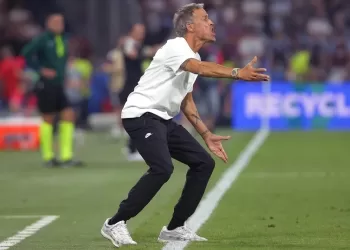 PSG coach calls for defensive improvement