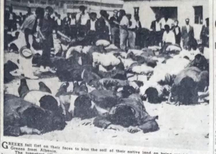 Repatriated Greeks kiss native soil 11 - Egyptian Gazette