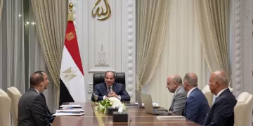President Sisi reviews renewable energy strategy in Alamein