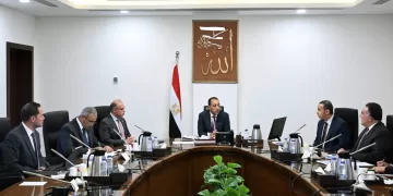 PM reviews proposals to boost Egyptian stock market performance