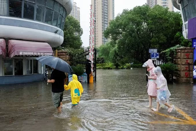 Dolphin storms soak eastern China, ground 950 Shanghai flights 11 - Egyptian Gazette China