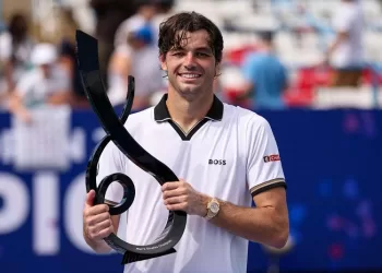 Fritz lifts Washington ATP trophy
