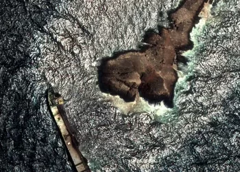 2 slicks appear in Gulf as huge oil spill off