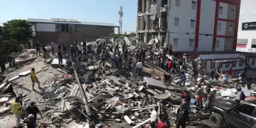 Colombia quake kills over 100, collapses buildings