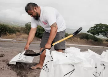Hawaii’s Big Island lashed by rain and wind as Tropical Storm Lala closes in