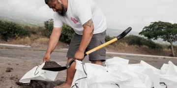 Hawaii’s Big Island lashed by rain and wind as Tropical Storm Lala closes in