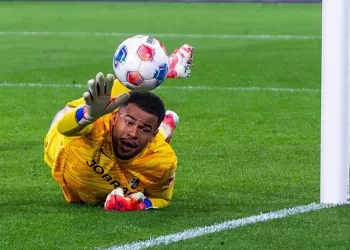 Frankfurt signs goalkeeper Atubolu