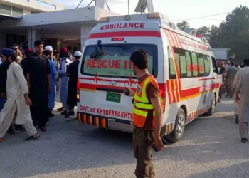 Suicide bombing at police station kills 14 in Pakistan