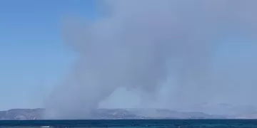 2 die as wildfires sweep Greek island