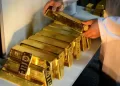 Gold hits 7-week high