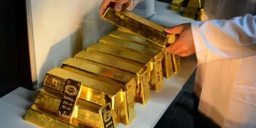 Gold hits 7-week high