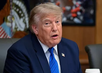 Trump signs executive orders restricting birthright citizenship
