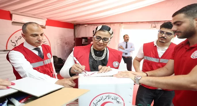 Red Crescent, NCW launch 'Volunteer Day' for Gaza aid 11 - Egyptian Gazette volunteering