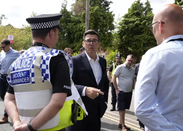 7 dead in UK after vehicle travelling wrong way hits police car 11 - Egyptian Gazette 7 dead in UK after vehicle travelling wrong way hits police car 10 - Egyptian Gazette
