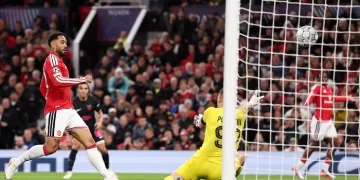 Champions League: Man Utd flex their muscle