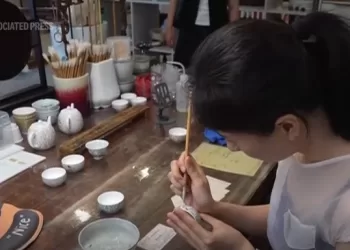 China’s porcelain capital passes heritage to next generation