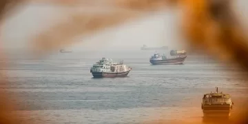 Tanker struck by projectiles in Hormuz Strait