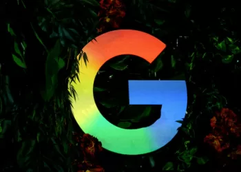 UK pushes Google for AI assistant choice screens