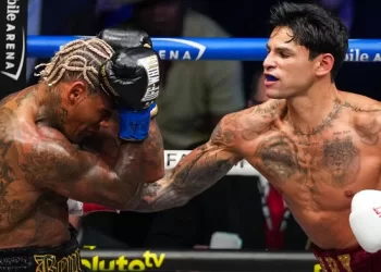 Garcia retains WBC welterweight title