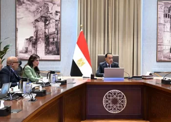PM reviews measures to regulate real estate market