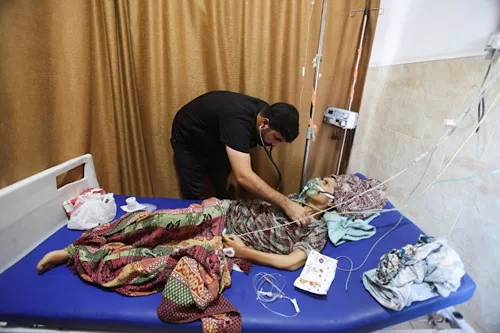 Gaza hospitals struggle to power generators 12 - Egyptian Gazette Palestinian internal medicine doctor Ahmed Al-Nabris puts an oxygen mask on a female patient amid shortages of fuel and oil needed to run generators, at Nasser Hospital in Khan Younis, in the southern Gaza Strip, September 3, 2026. REUTERS