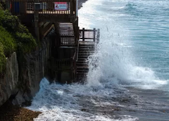 Rising seas destroy homes, erode California beaches