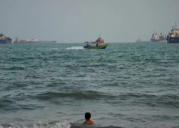Iran claims strike on US ship as fighting escalates