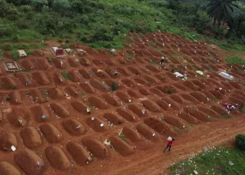 Health officials turn to mobile-phone data to track Ebola spread