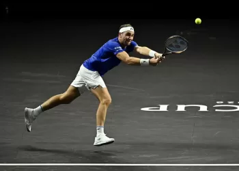 Alcaraz wins to give Europe 3-1 lead