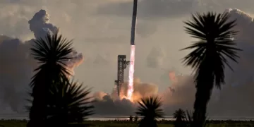 SpaceX’s Starship reaches orbit despite engine issue