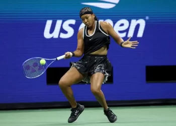US Open: Osaka battles into last 16