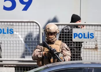 Eight wounded in shooting outside Türkiye school