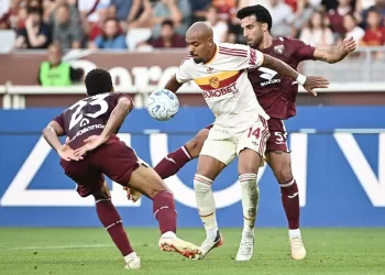 Malen fires Roma to Serie A summit