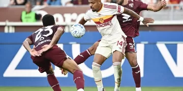 Malen fires Roma to Serie A summit
